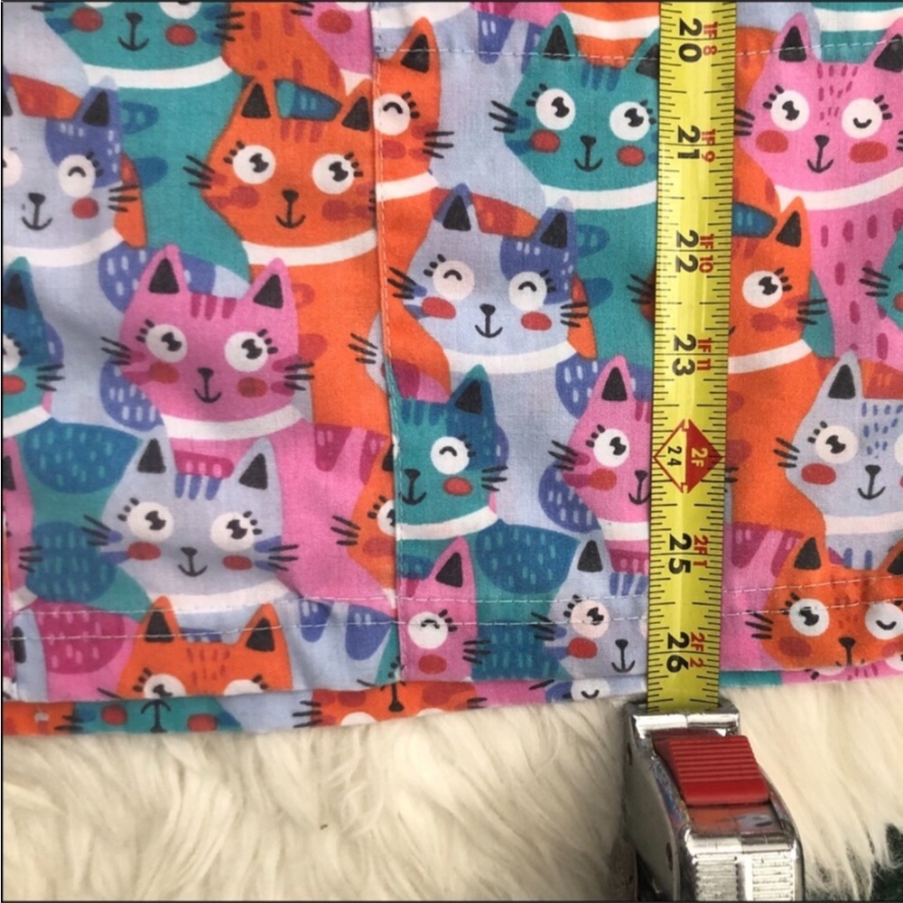 Cat Print Scrub Top - Picture 13 of 15